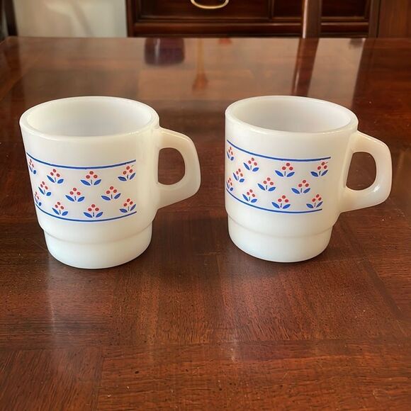 Termocrisa Floral Blue Red Flowers Print White Milk Glass Vintage Cups - Picture 1 of 6